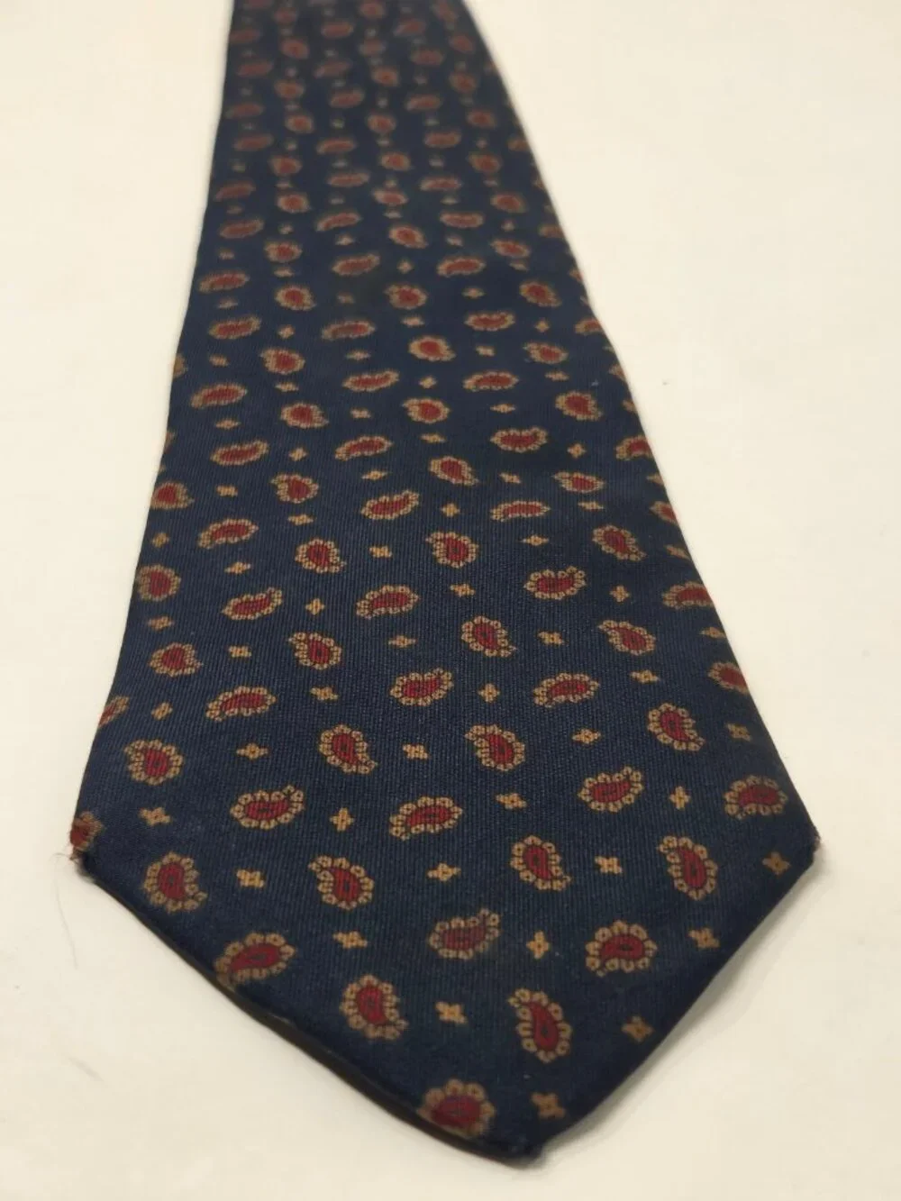 Mallory And Church Mens Pure Silk Tie 57 Inch Navy Red Paisley Made In USA